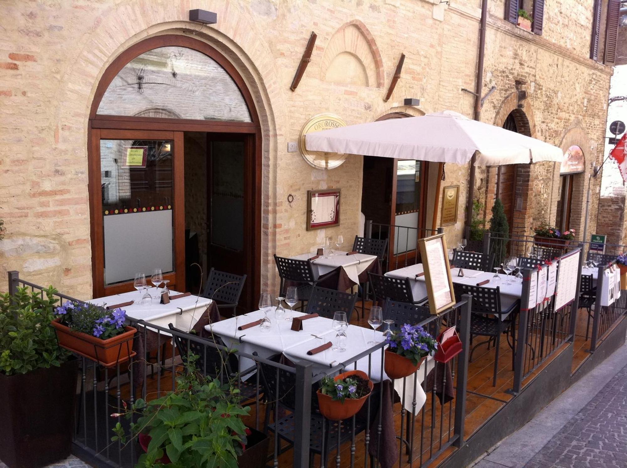 Oro Rosso Hotel Ristorante Монтефалько Экстерьер фото