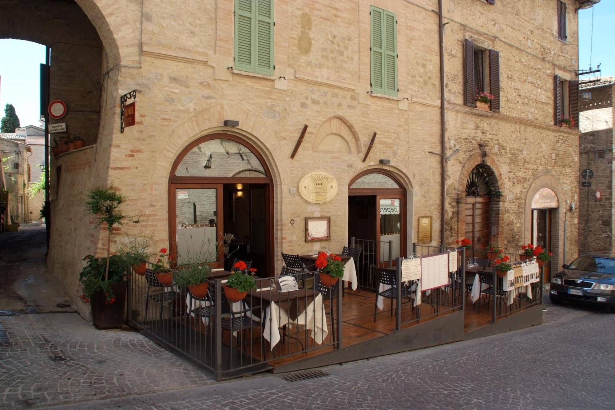 Oro Rosso Hotel Ristorante Монтефалько Экстерьер фото