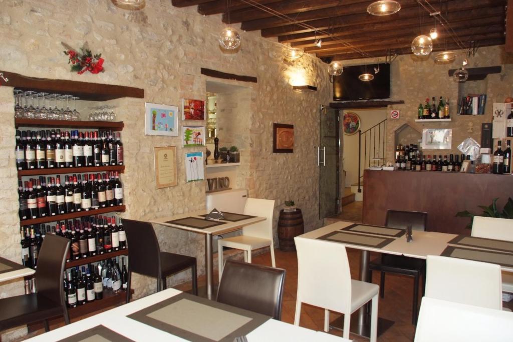 Oro Rosso Hotel Ristorante Монтефалько Экстерьер фото